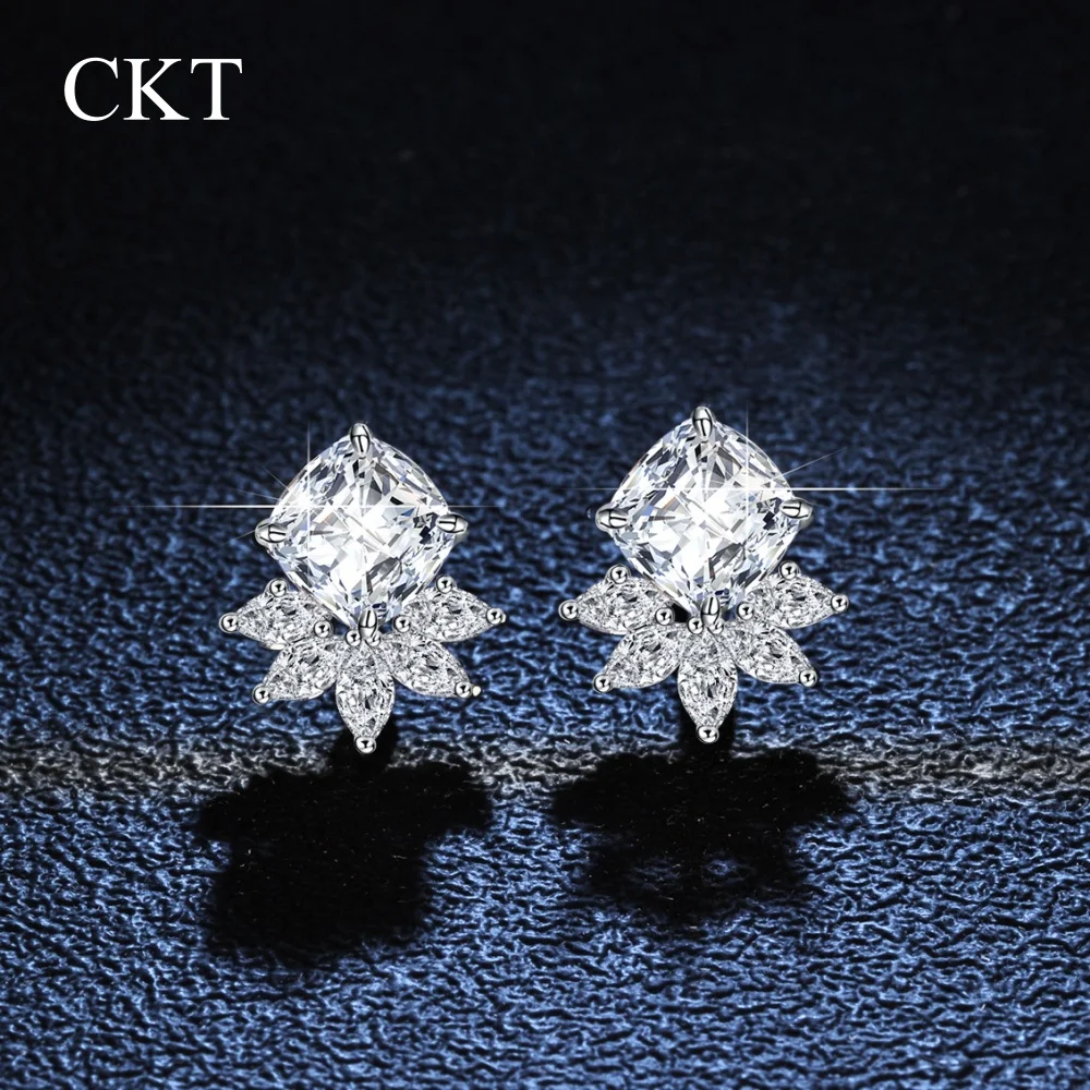 

CKT 18K Gold Inlaid D-color VVS1 Diamond Earrings Sunflower Earrings PT950 Platinum Moissanite Square Earrings Girlfriend Gift