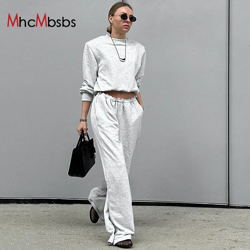 

Женский спортивный костюм с длинным рукавом и круглым вырезом