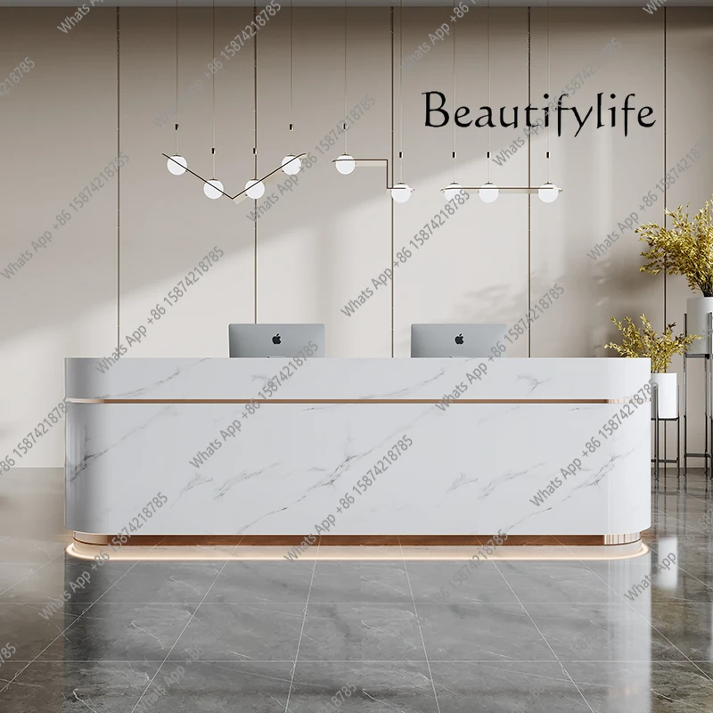 

U Длинные органайзеры Стойки регистрации Магазин Роскошные косметические полки Современные стойки регистрации Эстетическое бюро компании Модное