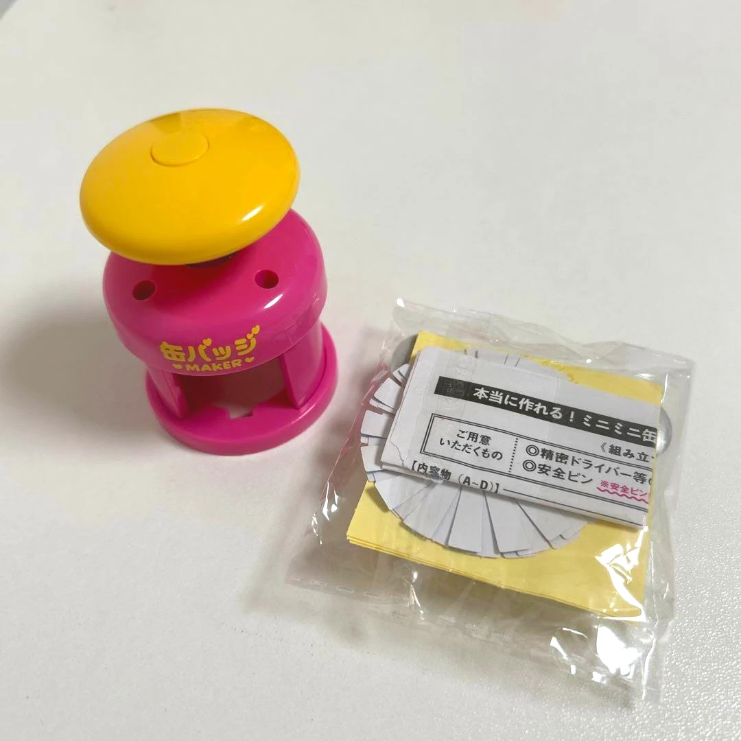 ألعاب كبسولة الأرواح اللعب لطيف kawaii صنع حقيقي! ملصقات توجيه صانع شارة Can Barge Maker لشخصيات تجميع حقيبة ita الصغيرة