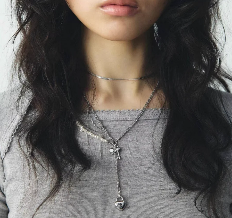 

Europe and America autumn and winter design metal imitation pearl stitching temperament necklace