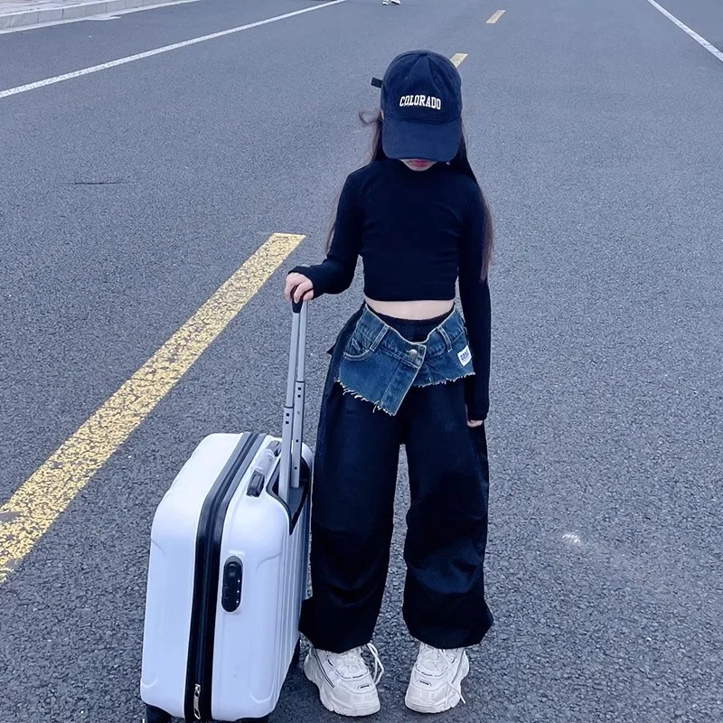 Spodnie dziewczęce w stylu ulicznym 2024, letni top z krótkim rękawem z motywem kreskówkowym, modne, dżinsowe, łączone spodnie robocze