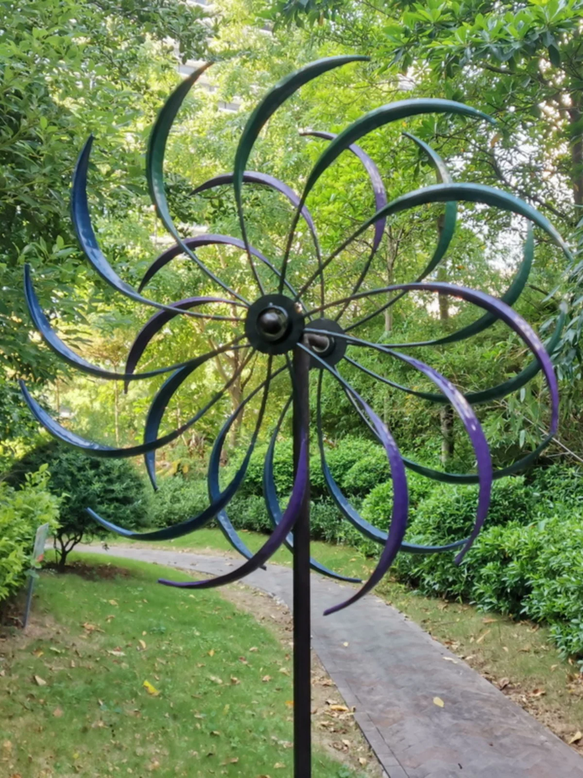 Outdoor Garten Metall Windmühle Dekoration Rotierenden Doppelseitige Stehende Eisen Kunst Ornament Einfache Sle für Courard Laca