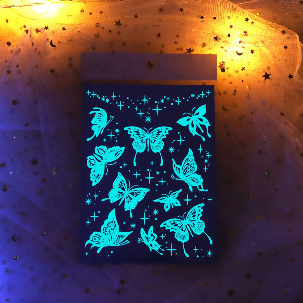 여성을위한 1pc 파란색 빛나는 가짜 문신, 손 손가락을위한 나비 문신 스티커 손목 어둠 속에서 빛나는 임시 문신