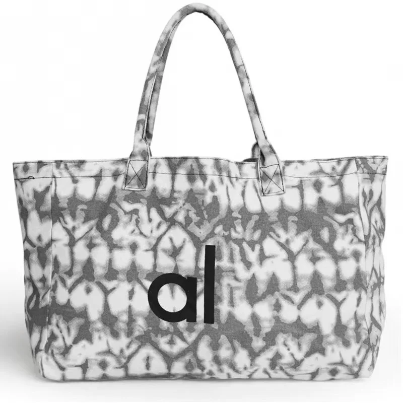 

2025 Fashion shopping handbag Design Camouflage letter print casual large capacity single shoulder Tote bag