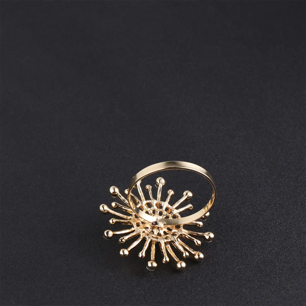 

3pcs Golden Flower Shape Napkin Rings Rhinestone Napkin Holders Serviette Buckles for Wedding Banquet Dinner Party