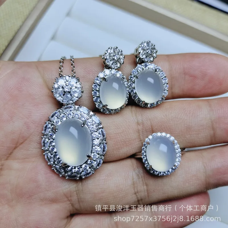 Silver-plated pendant with high-quality white chalcedony inlay, fluorescent light luxury fashion women's agate gemstone pendant