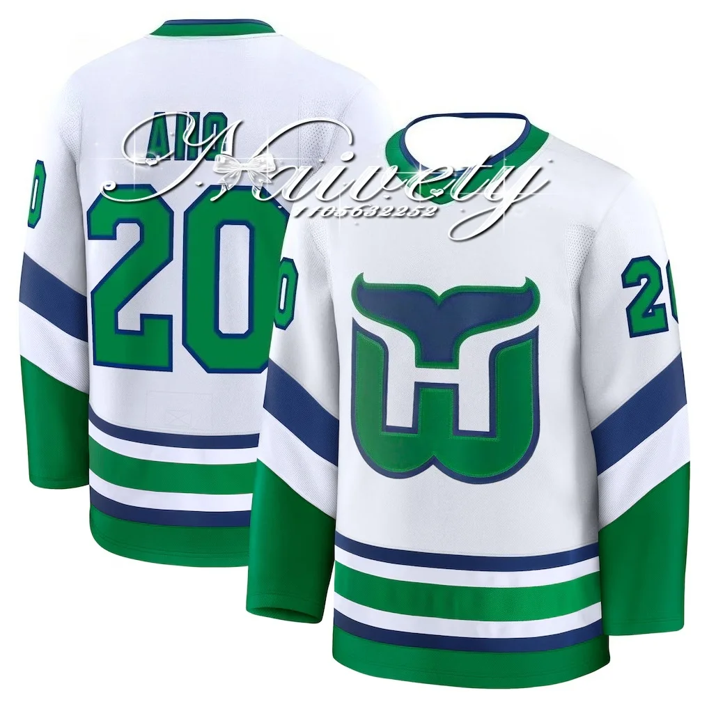 

Хоккейная майка — белая с зелеными и синими акцентами, осенние и зимние базовые рубашки с логотипом «Вета 20» и «W»