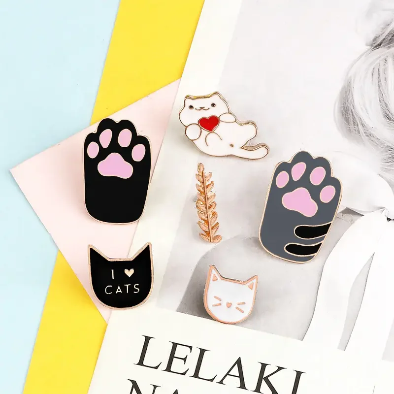 Hot selling custom cute cartoon cat scratch color badge animal foot nail women's clothing metal hard enamel badge brooch