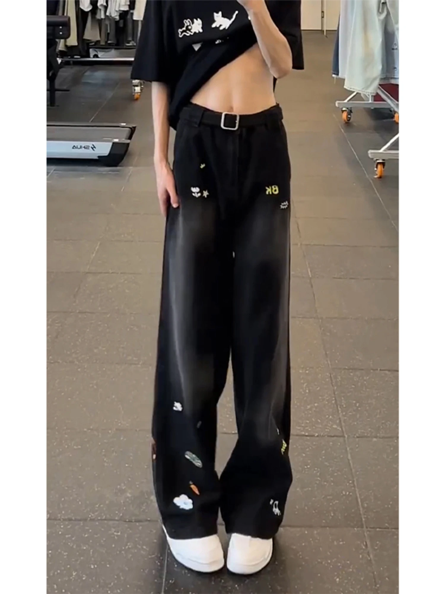 กางเกงยีนส์ทรงหลวมขาตรงสีดำปัก - Street Fashion Vibes บทวิจารณ์และราคา