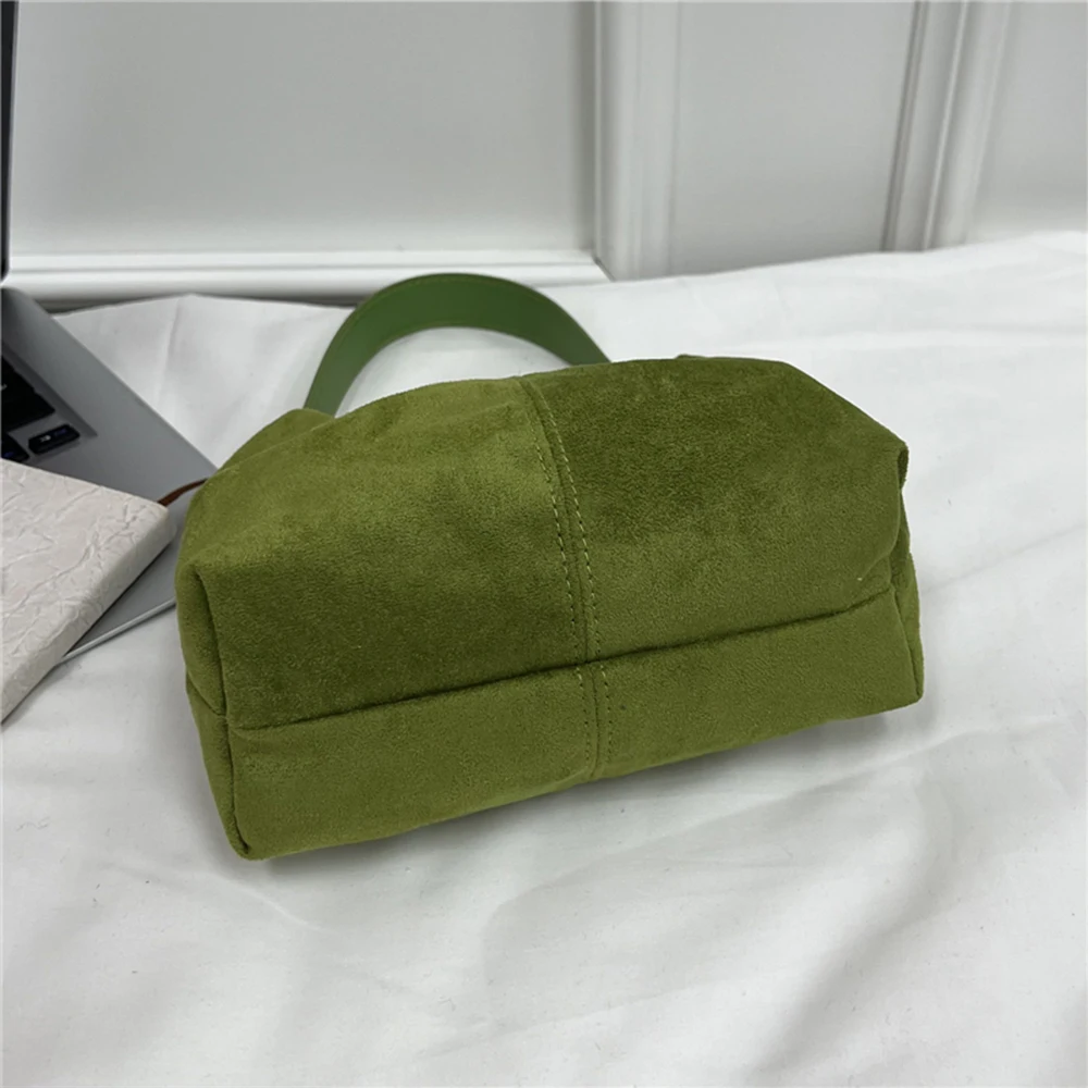 حقيبة صغيرة محمولة باليد ذات ملمس غير لامع، حقيبة كتف نسائية جديدة، حقيبة كروس راقية وعصرية