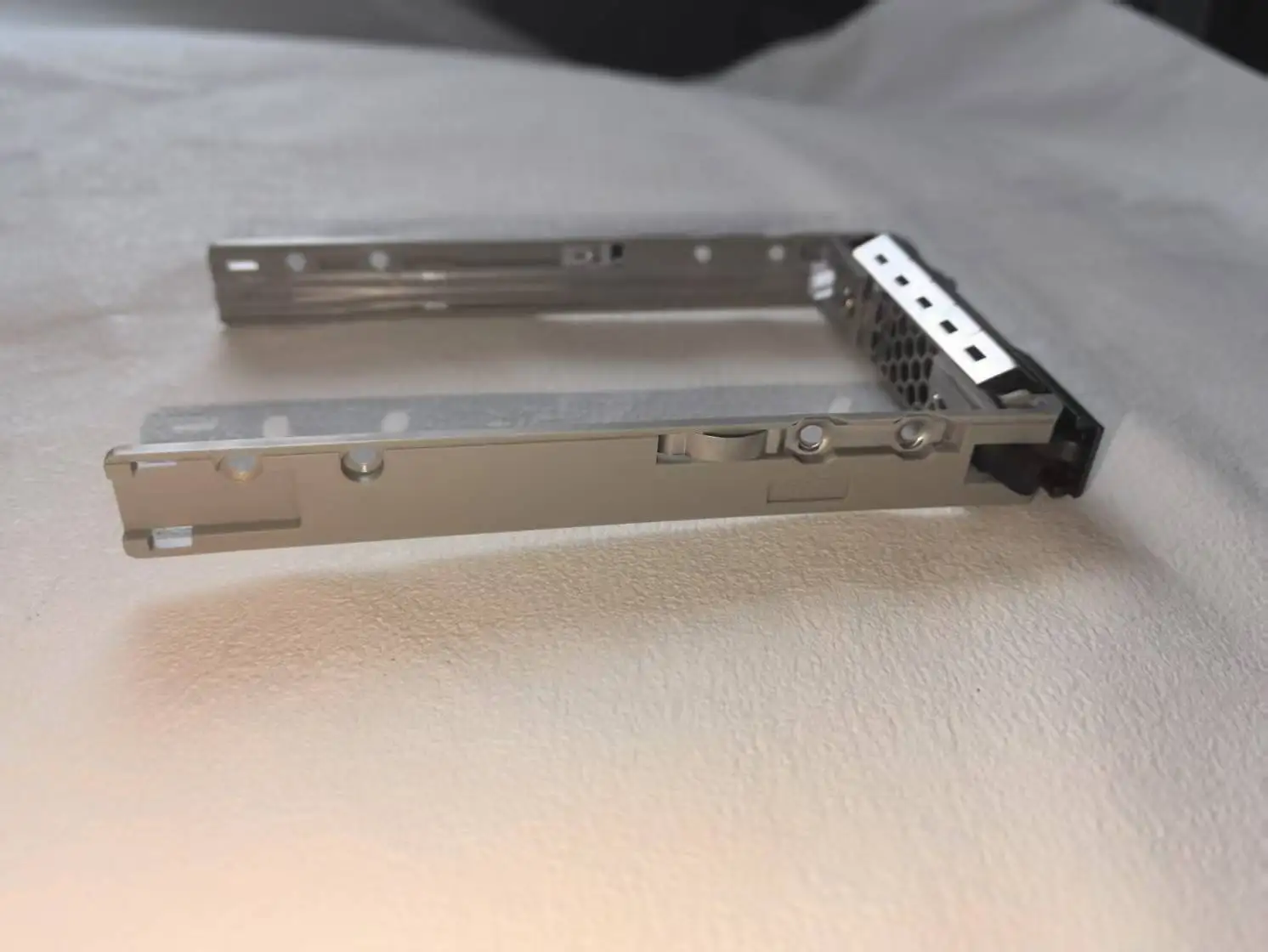 08FKXC SAS/SATA علبة القرص الصلب العلبة