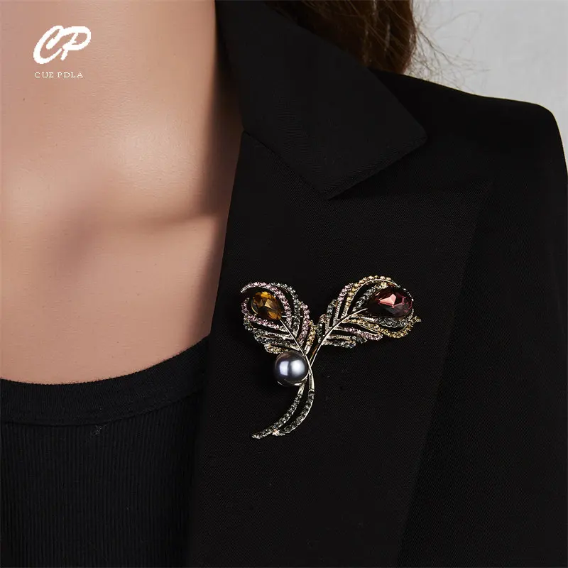 Exquisite Vintage Autumn and Winter Pearl Leaf Feather Brooch Advanced Sense Fine Coat Dress Brooch Pin