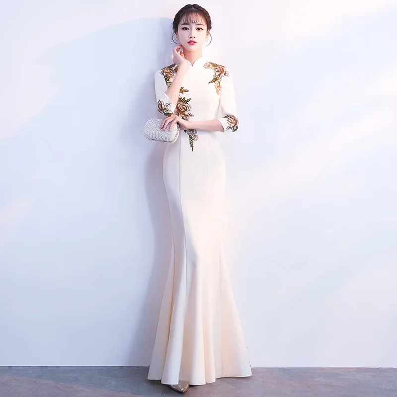 سيدة خمر زر زهرة زين تشيباو الساتان العروس فستان حفلات الزفاف ثوب المتضخم سبليت مثير شيونغسام الشمبانيا Vestidos