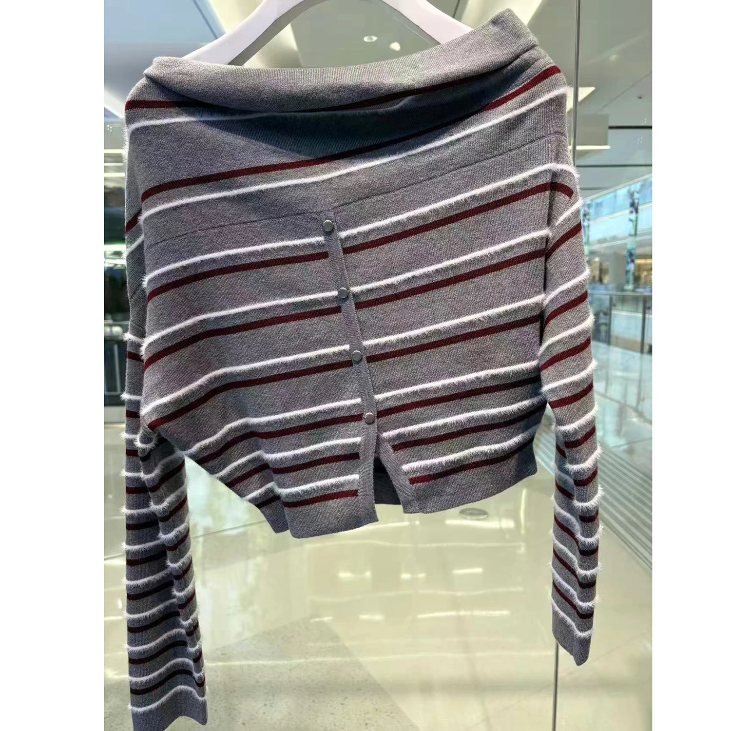 

Faionable Striped Knitted Open Cardigan Slimming Fit oulder Baring Top for Women Winter 2025 High End Ladies Wear