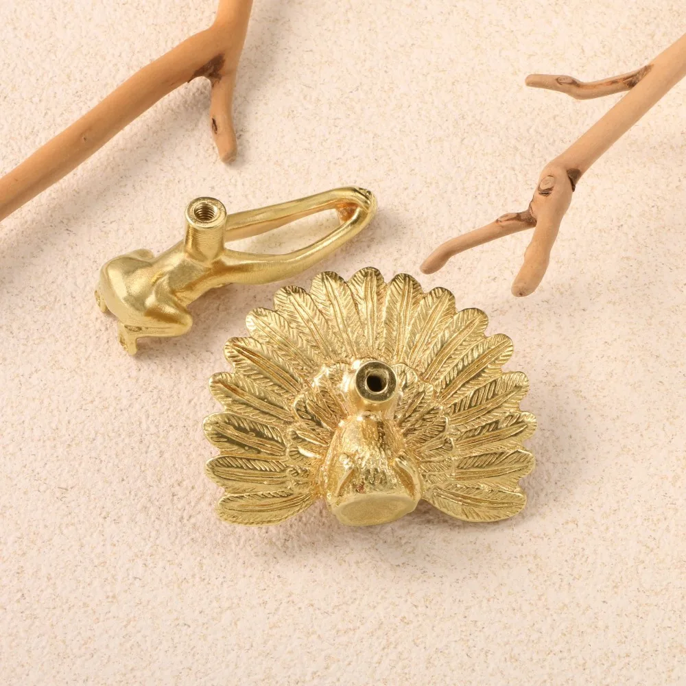 Manija de latón de mono pavo real de Color dorado, herrajes para muebles de lujo, perillas de puertas de gabinete, tiradores de cajón de armario push-pull de un solo orificio