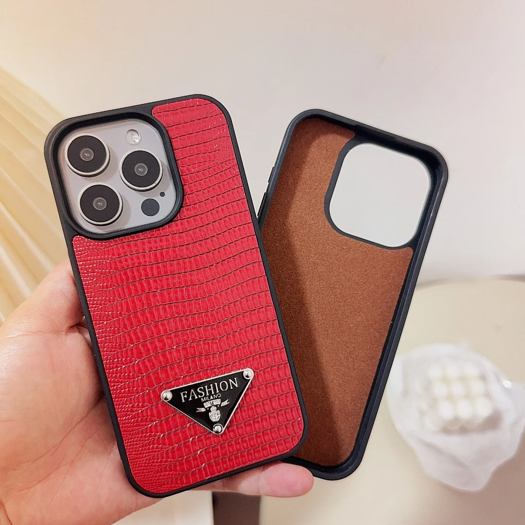 Custodia con lettera triangolare in pelle PU animale di lusso per iPhone 17 16 15 14 Cover per telefono 13 12 11 Pro MAX Custodia rigida antiurto posteriore