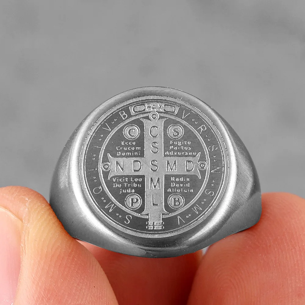 St. Benedikt Kreuz Titanstahlring PVD Schwarz Beschichtet Religiöser Schmuck Christliches Geschenk Gotischer Herrenring Symbol-Accessoire – Detail 4