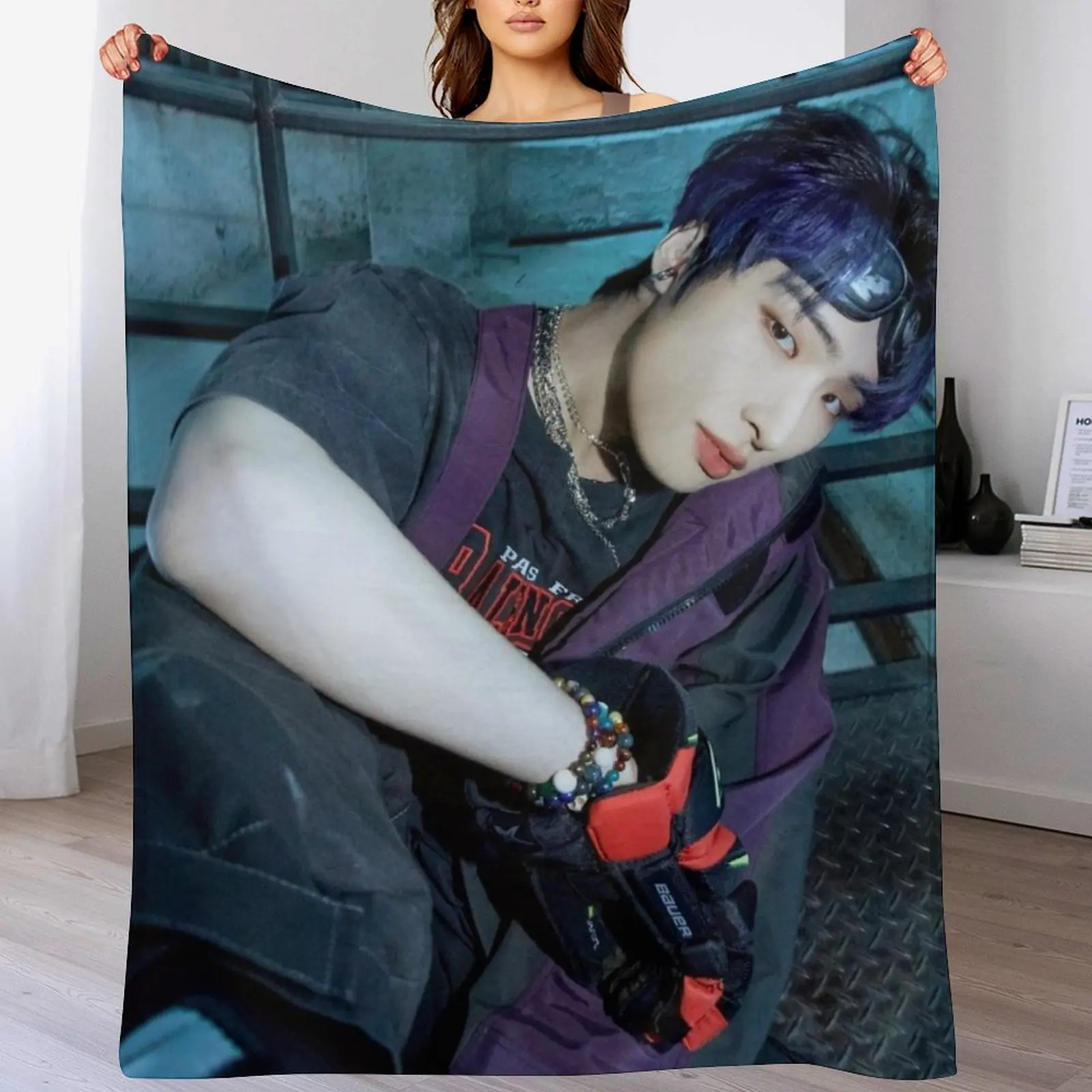 

ATEEZ MINGI THE WORLD EP.1 : MOVEMENT GUERRILLA Throw Blanket Camping Soft Plush Plaid Bed linens Luxury Blankets
