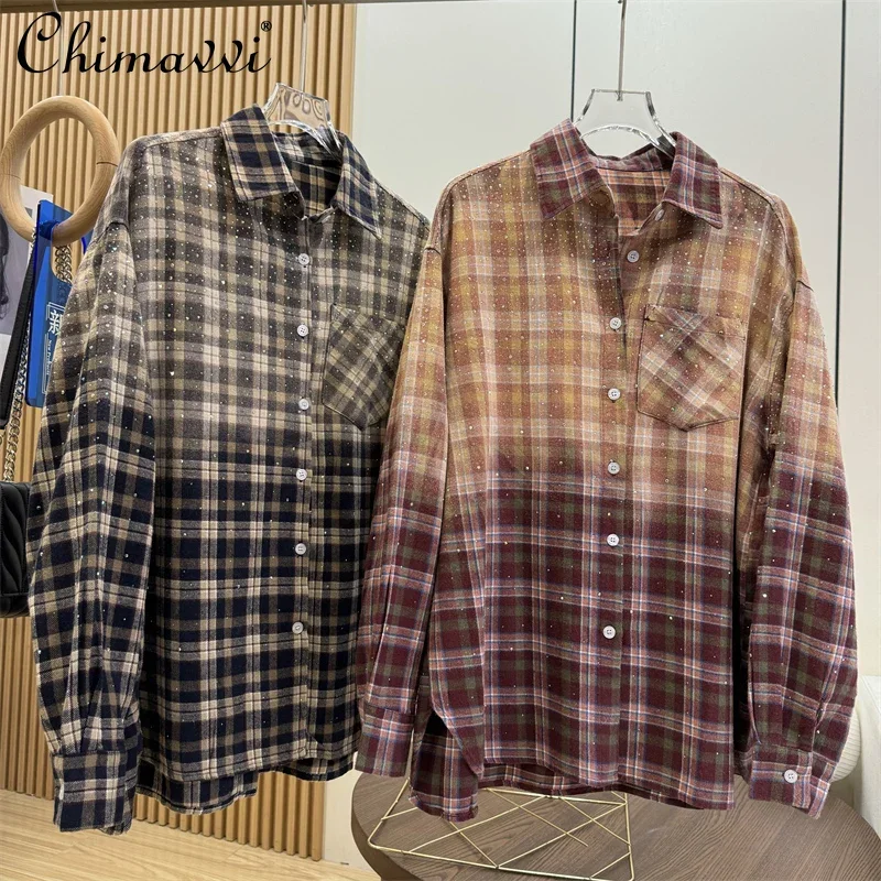 Camicia a maniche lunghe scozzese con diamanti pesanti della stazione europea Primavera Cappotto camicetta impilata casual a maniche lunghe allentato di nuova moda