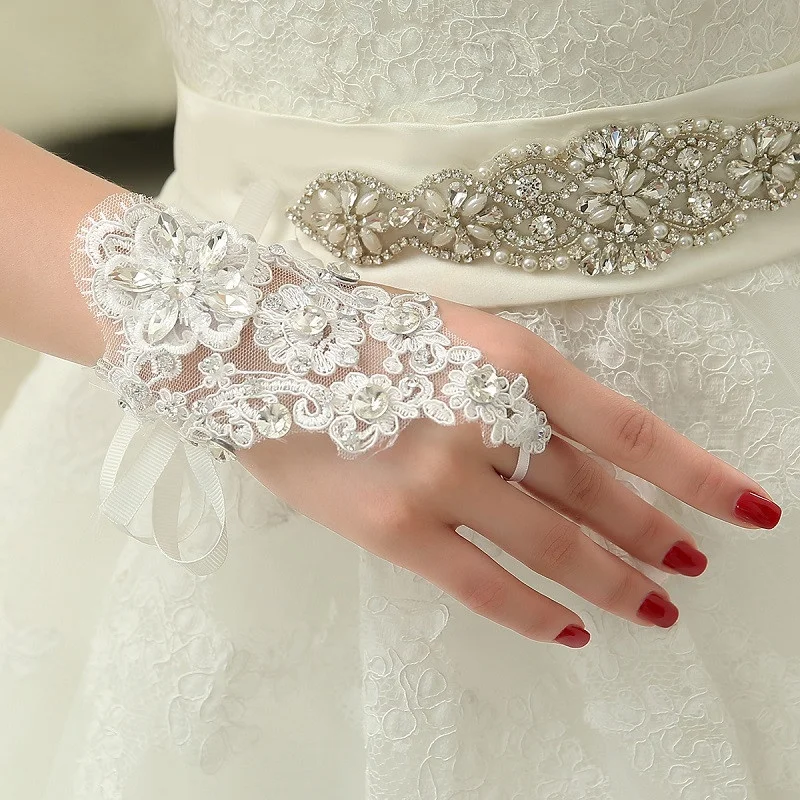 Beaded Lace Womens Gloves Wedding Accessories Fingerless Wrist Cheap Pretty Bridal Gloves Gants De Mariage Pour Femme