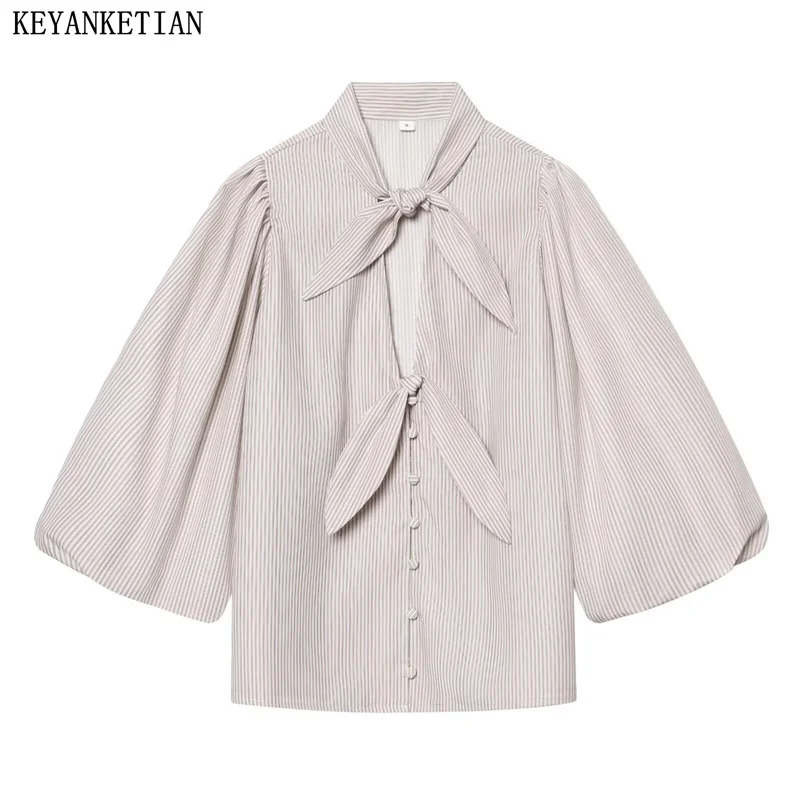

KEYANKETIAN 2026 Новая летняя женская блузка с бантом и полосками, в милом стиле, на одной пуговице, с рукавами-фонариками, стильный топ