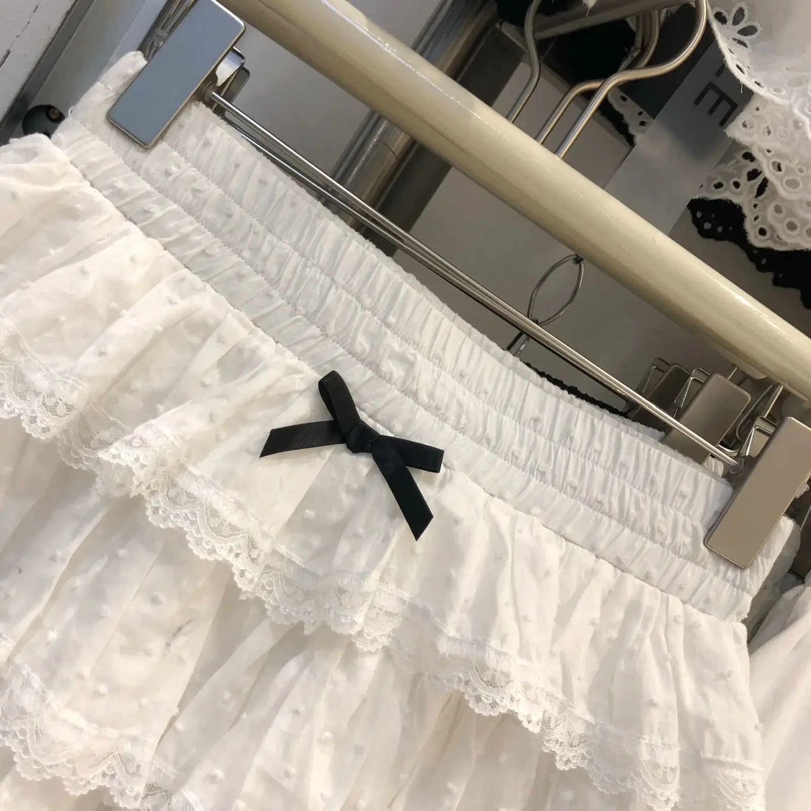 جديد فراشة عقدة الأبيض تنورة قصيرة عالية الخصر ألف خط كعكة تنورة المرأة النقي التطريز المضادة للضوء الطبقات نصف تنورة