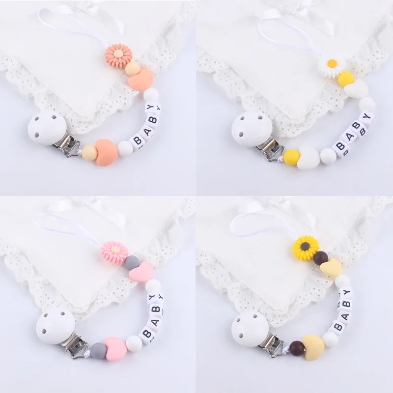 CUSTOM Letter ชื่อ Pacifier คลิป CHAIN Daisy ดอกไม้จี้สําหรับเด็กทารก Chew Leash จุกนมผู้ถือ Teether ของขวัญสร้างสรรค์