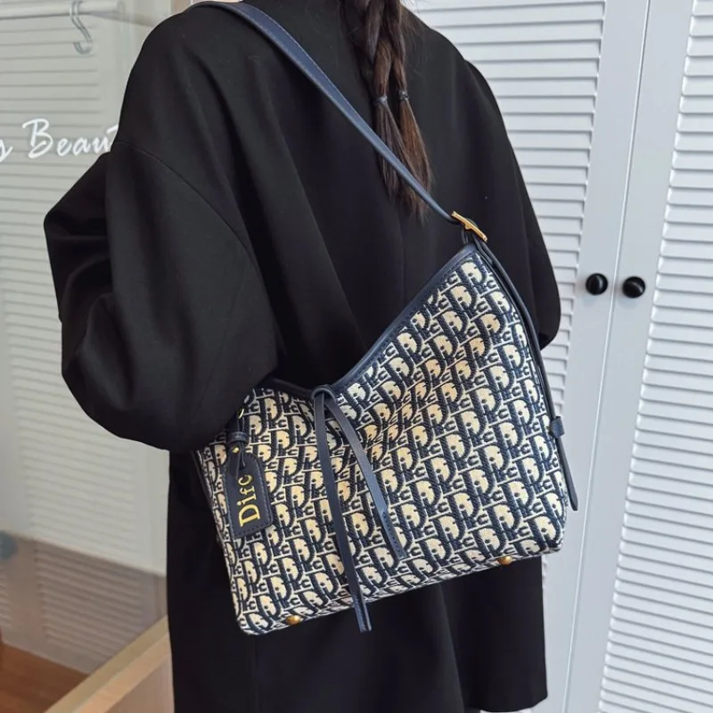 

Fashion Tote bag creative individual design crossbody bag suitable for shopping and travel with durable material