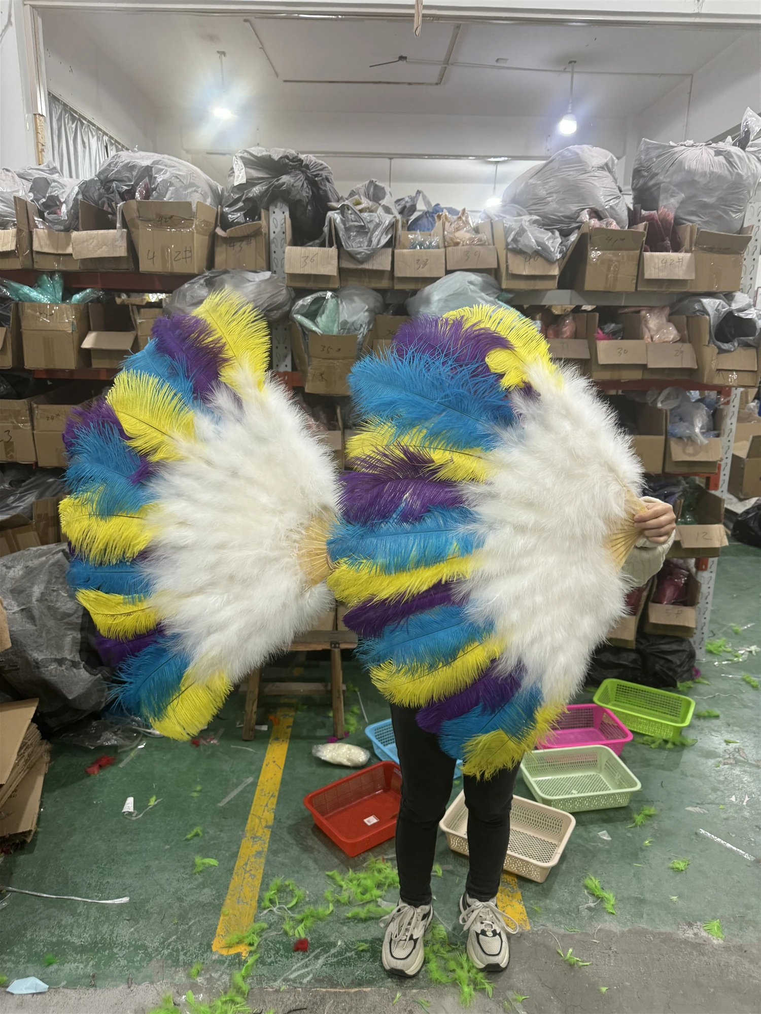 

2 Size 13 Bones Retro Large Ostrich Feather Fan Red Dance Fans Party Wedding Stage Show Props Handheld Marabou Plumes Fan Decor