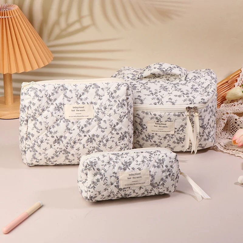 

1 Piece Travel Organizer Cosmetic Makeup Storage Pouch Ins Black Flower Women Quilting Bags Handbag Portable Zipper Tote Bag