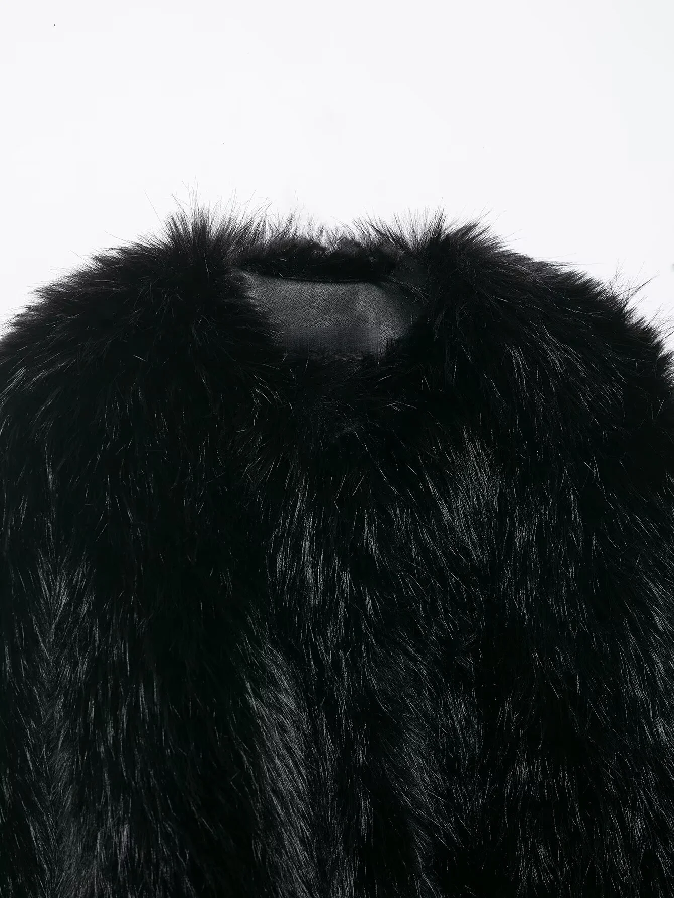 2025年秋新作 レディース エレガントでおしゃれなフェイクファー風 ラウンドネック 長袖 スリムフィット ショートジャケット