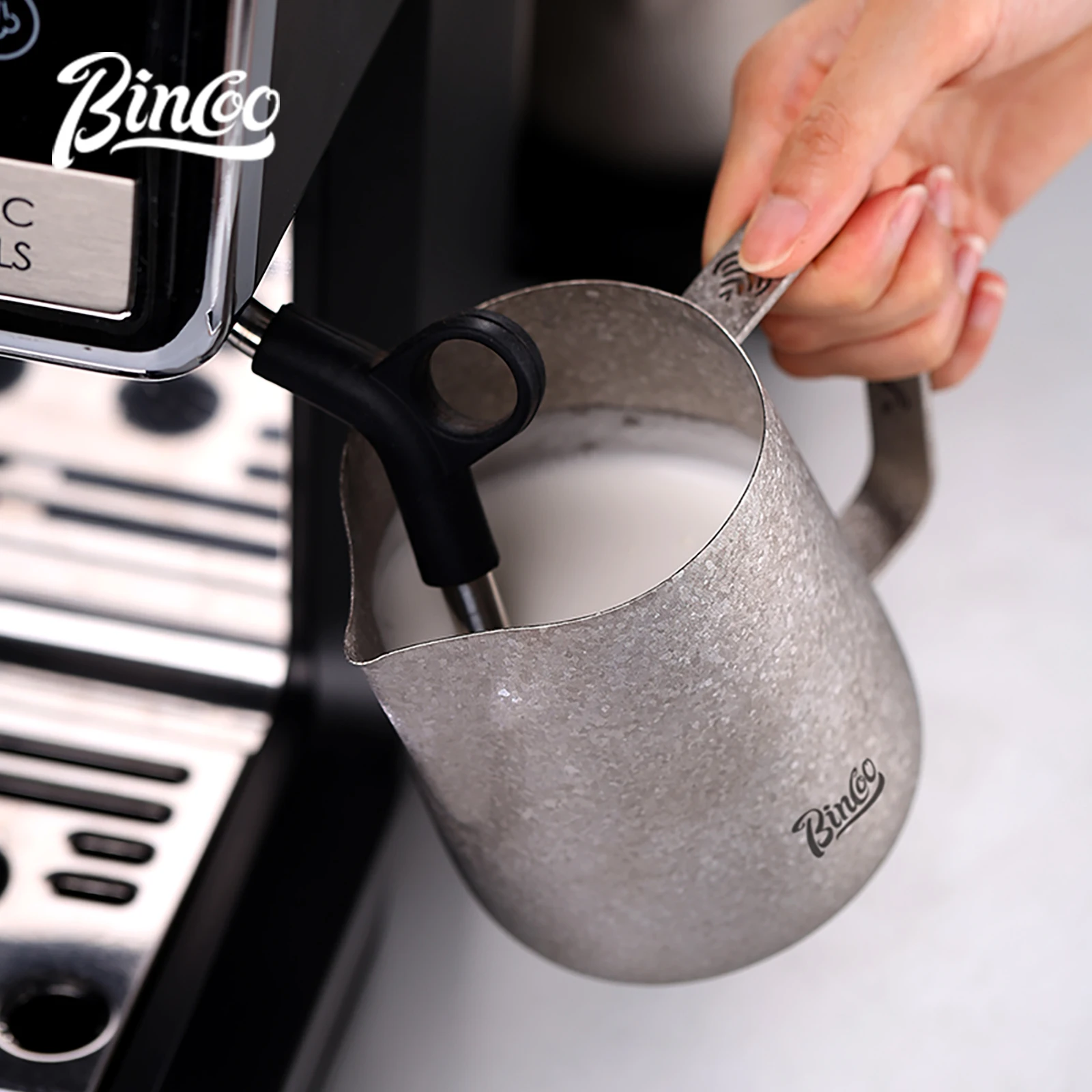 Bincoo 400ml/600ml Pure Titanium Round-Spout Milk Pitcher – Professional Espresso Frothing Jug with Textured Grip for Latte Art