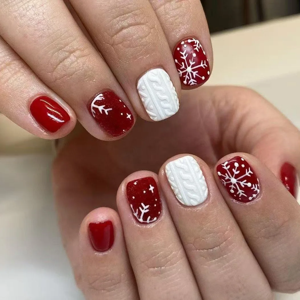

24pcs Christmas Short Square False Nails Press on Snowflake Pattern Design Nails Simple Red Fake Nail Tips Wave Lines Manicure