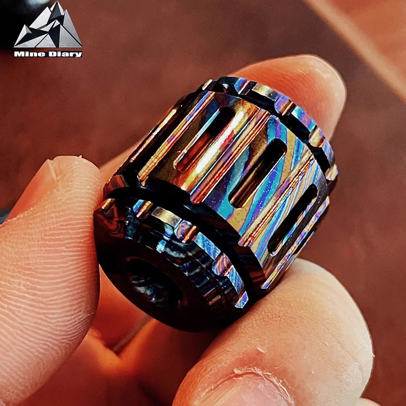 

B.M War Hammer Нож Подвеска Bm Титановая сабля Подвеска B.M Зонт Веревка Декомпрессионная игрушка Bm Гироскопический нож Подвеска