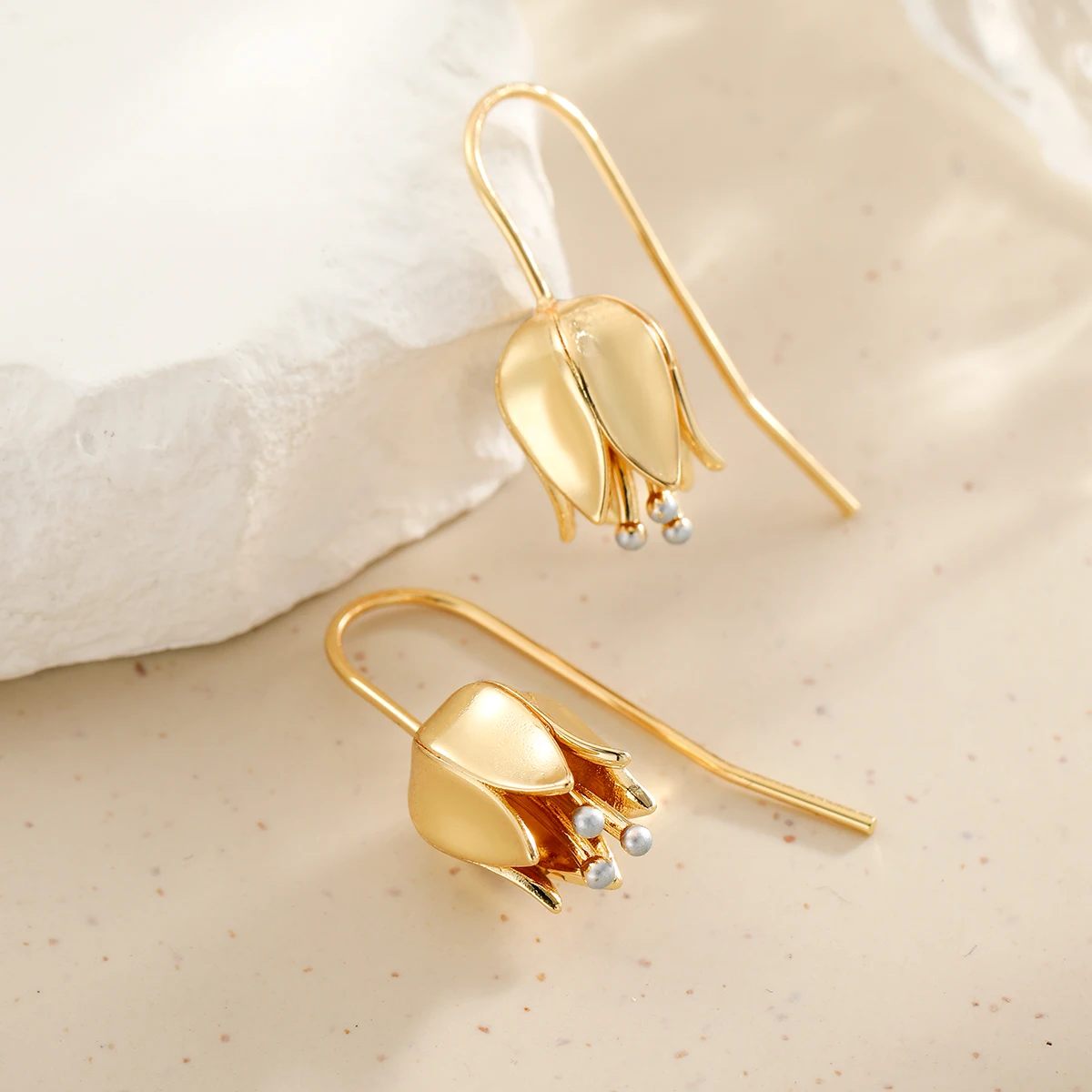 Retro-Blumenohrringe im schicken Stil, Tulpenknospen-Tropfenohrringe aus Kupfer, Damenschmuck-Ohrringe, für Urlaub und Freizeit. – Detail 2