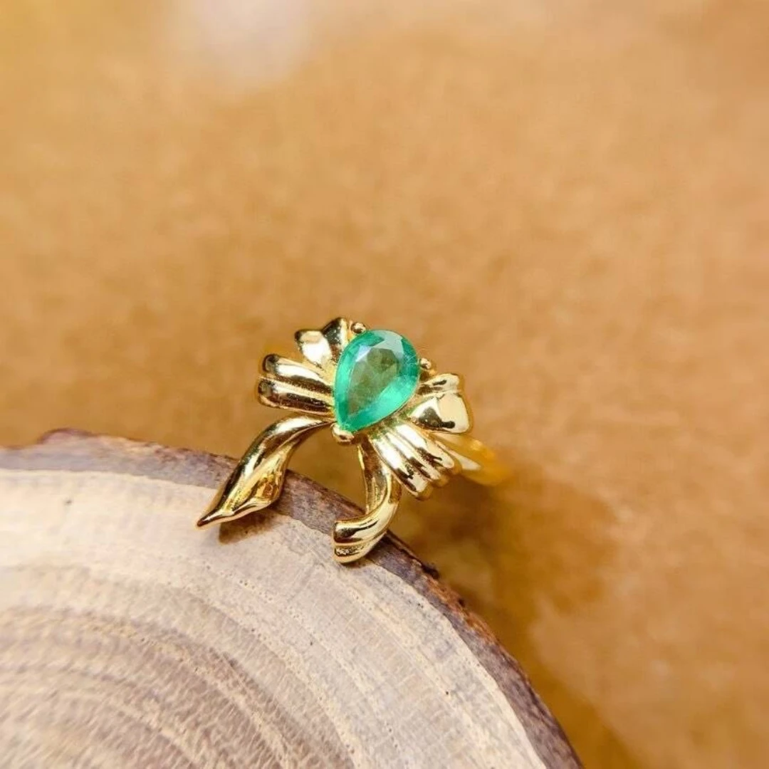 

KJJEAXCMY High End Women's Ring Natural Emerald S925 Silver Colorful and splendid The entire body is spotless and flawless