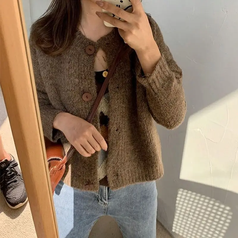 2025 جديد إمرأة سترة متماسكة الخريف الشتاء فضفاضة تناسب خمر النمط الياباني معطف قصير سميكة معطف شتاء