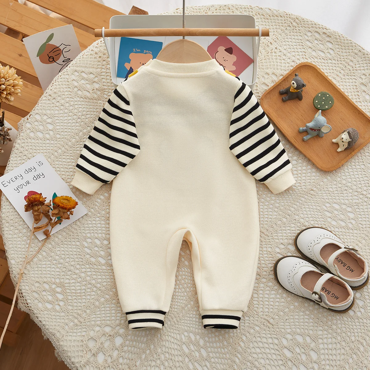 Spring Autumn New Newborn Boys Romper Fake Two Pieces Cartoon Eyes Print Infant Boys Bodysuit Patched Striped Baby Boys Jumpsuit