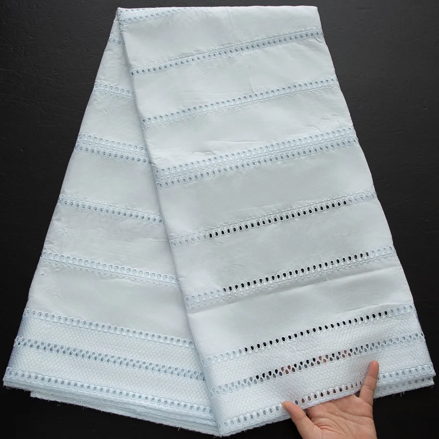 Schweizer weißer Chiffon-Baumwollspitzenstoff, französische gestreifte hohle Baumwollspitze, hochwertiger handgefertigter Stoff für Kleider S4596