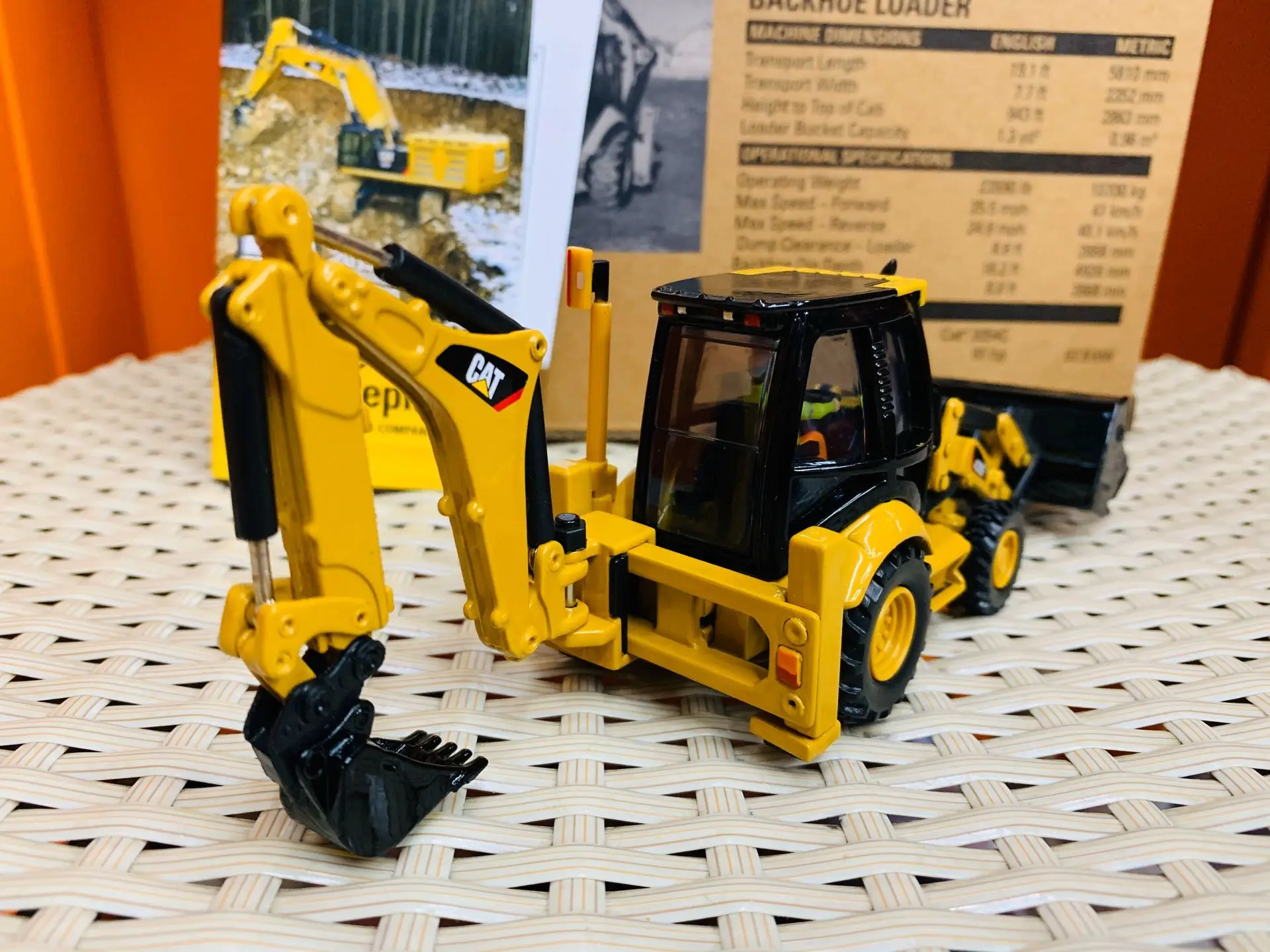 432E Side Shift Backhoe Loader 1/50 Scale DieCast Masters DM85149