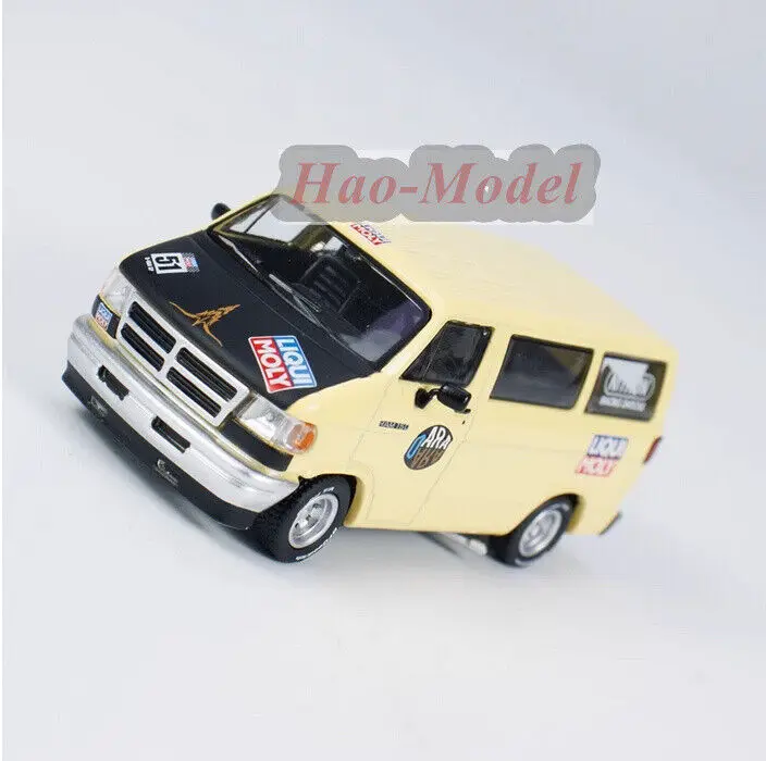 Tarmac Works 1:64สำหรับ Dodge Van โมเดลรถยนต์จำลองของเล่นเด็กชาย kado ulang tahun แสดงงานอดิเรกสีเหลือง