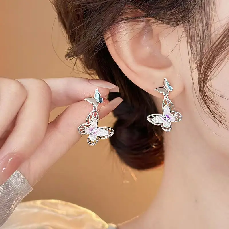 New model Personality Exquisite Luxury with a touch of elegance Subtle design sense  Recessed design  Butterfly Alloy Eardrop