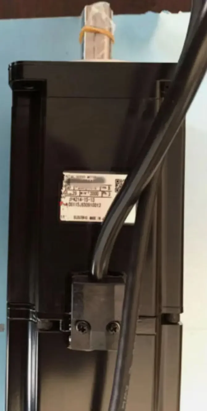 

SGMAH-04AAN21 Brand new Servo motor，Fast shipping，In Stock，SGMAH 04AAN21