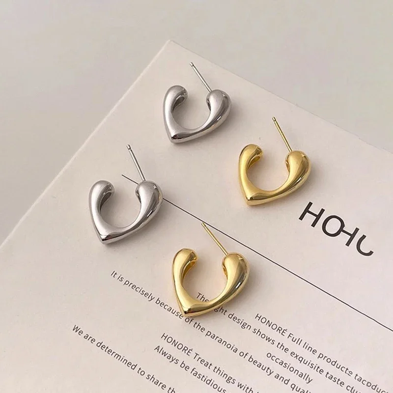 Hollow Heart Light Luxury Customized Stud Earrings for Women Fashion Jewelry Minimalist Accessories Wholesale