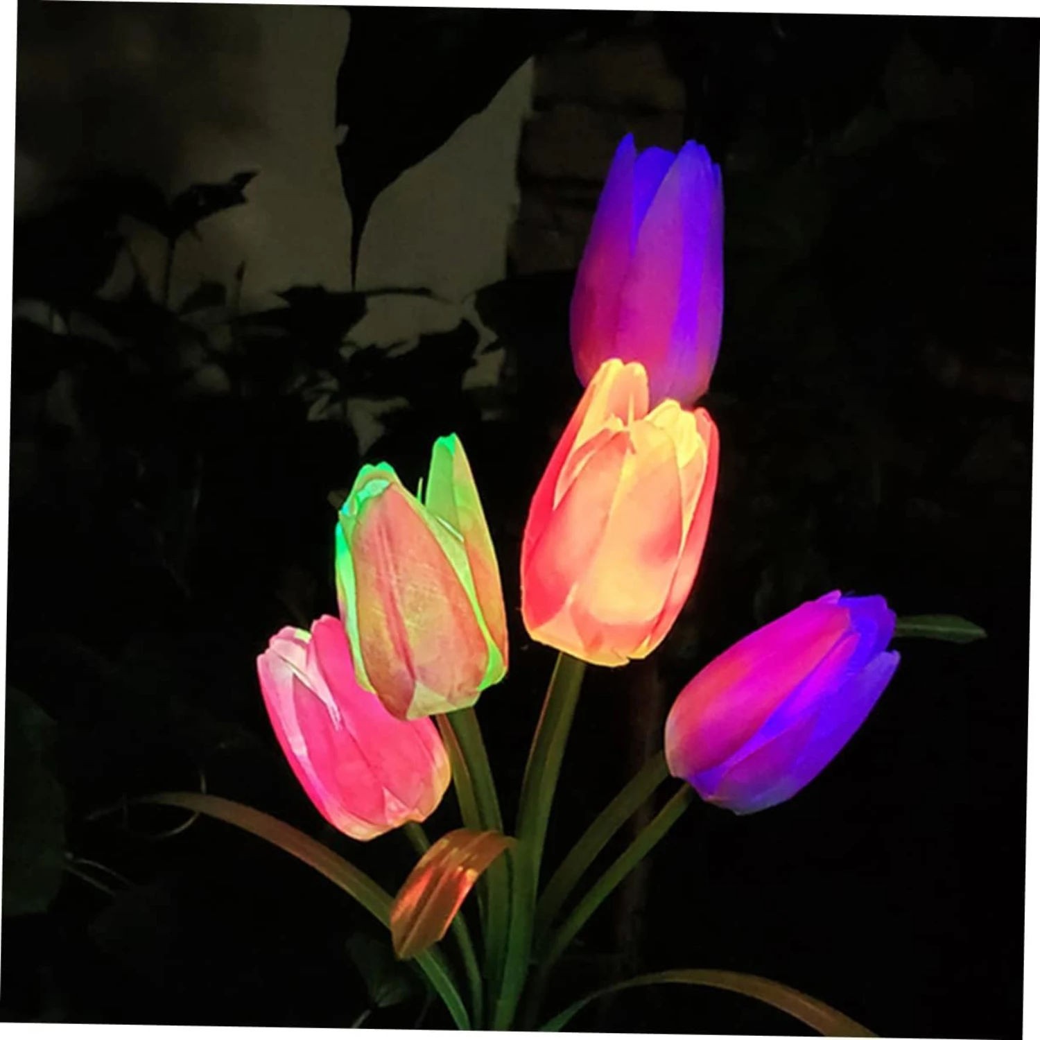 Illumine votre espace extérieur avec ces lumières de pelouse tulipes LED exquises et économe en énergie. Transformez votre jardin dans un respire