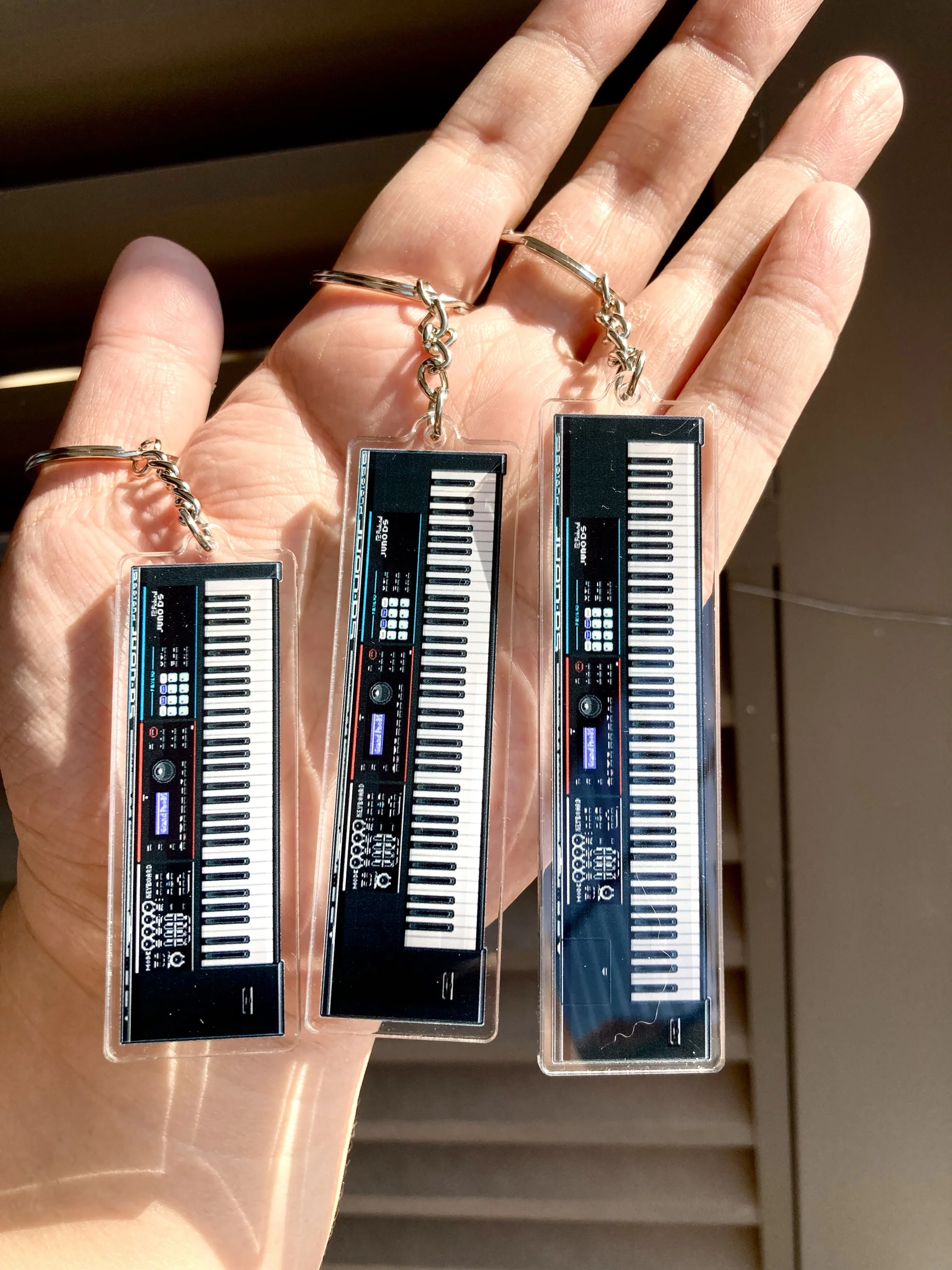 رولاند جونوDS سلسلة بكسل الرياح الاكريليك البيانو الكهربائي قلادة المفاتيح لوحة المفاتيح لاعب إنتاج الموسيقى الطرفية