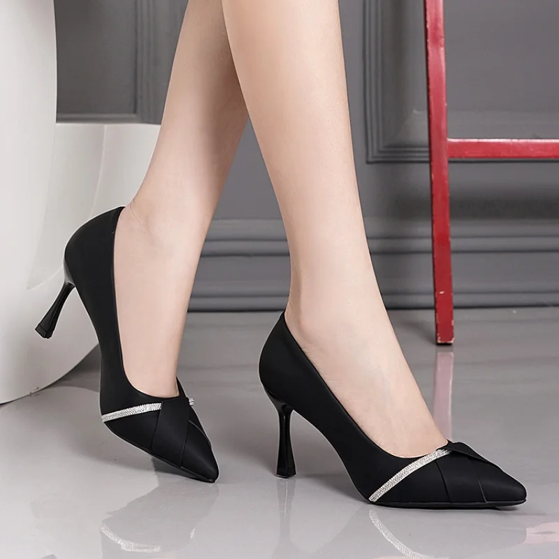 Fashin Crystal Stiletto Heels Pumps Women Black White Pu Leather High Heels Shoes Woman Sexy Pointed Toe Party Shoes for Female