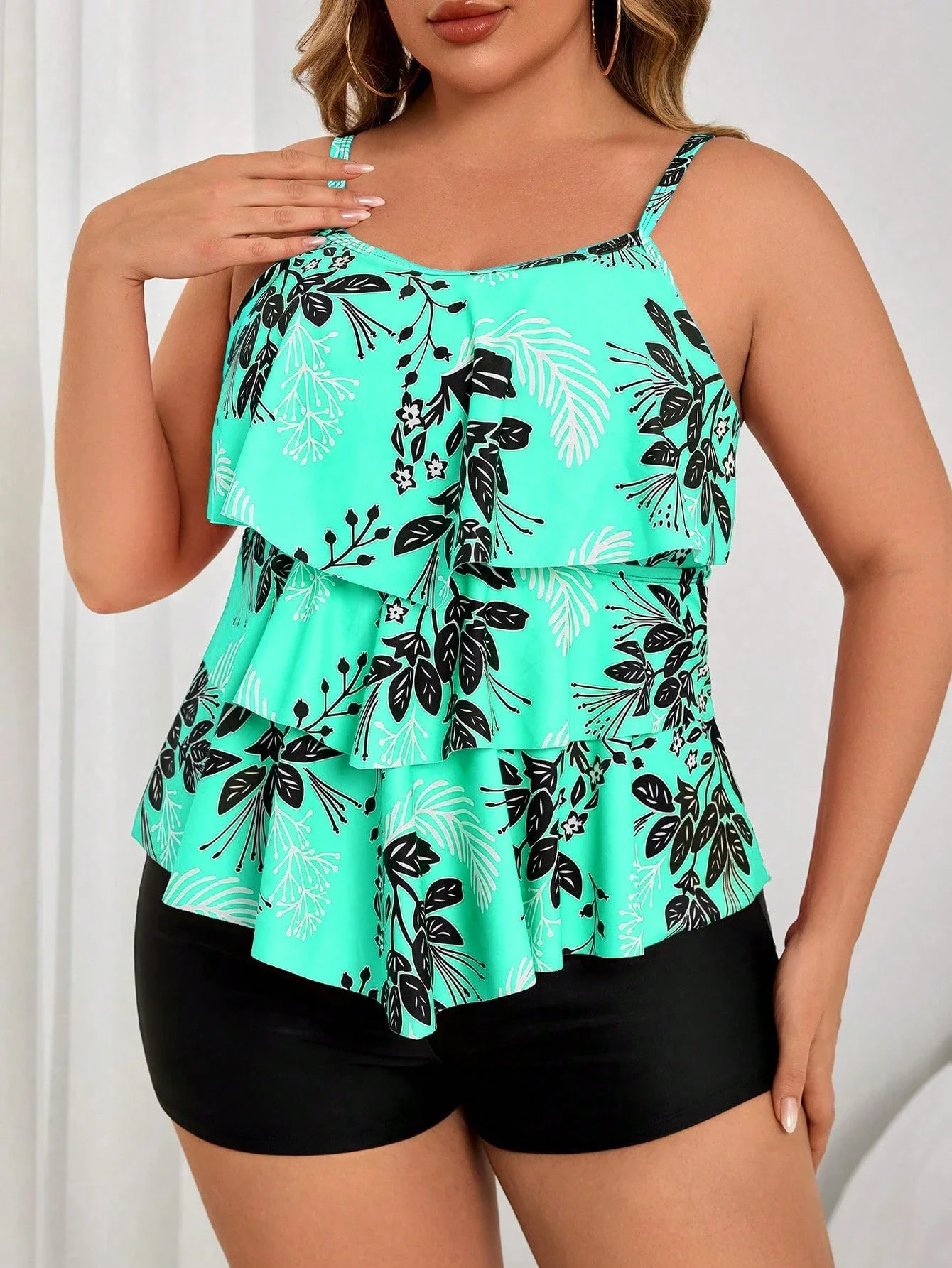 

Комплект из двух предметов: топ с цветочным принтом и рюшами и шорты с высокой талией для женщин, пляжный комплект для летнего отдыха