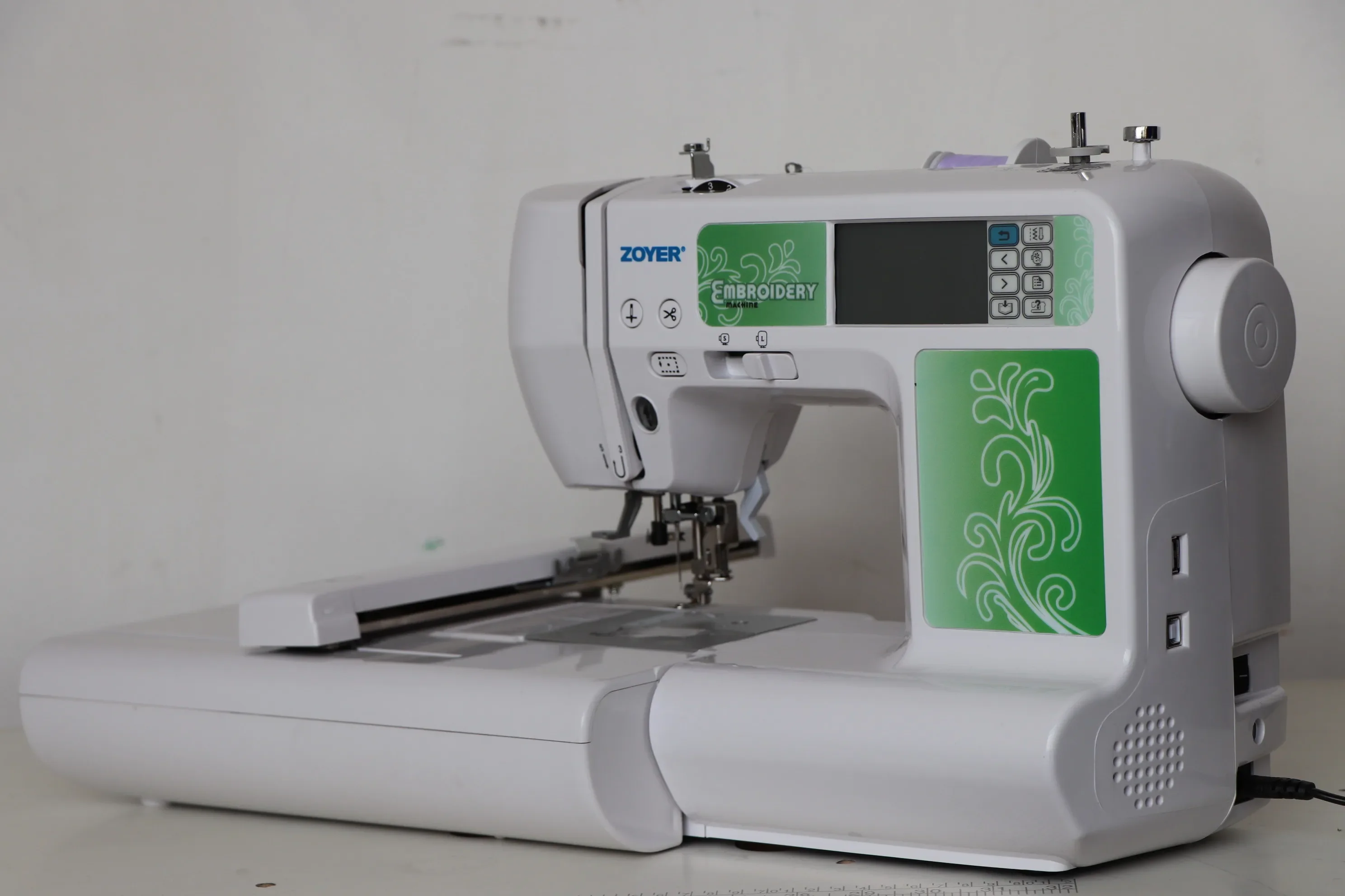 ZOYER 2021 easy operation computerized household embroidery sewing machine for housewife